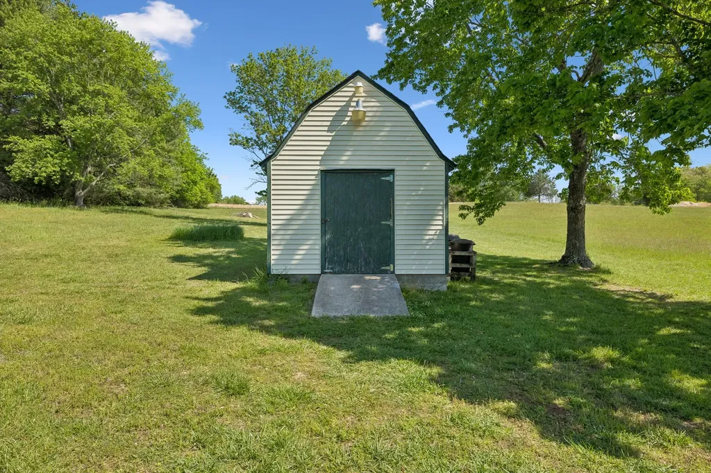 6644 Highway 76, E Springfield TN 37172