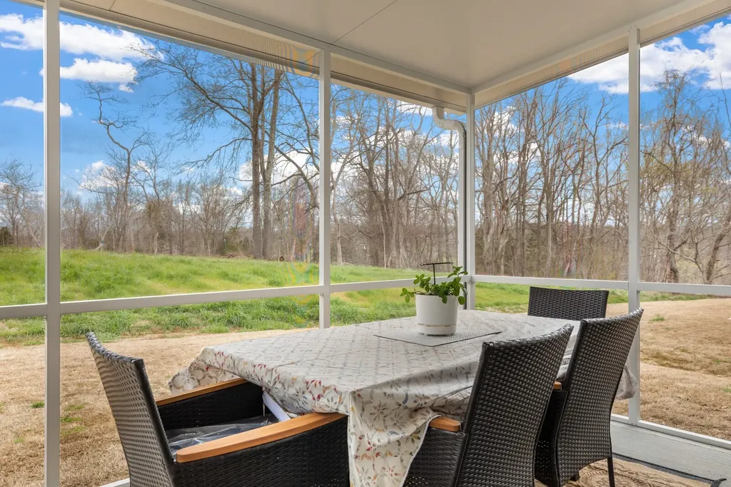 2450 Brokeshire Drive White House TN 37188