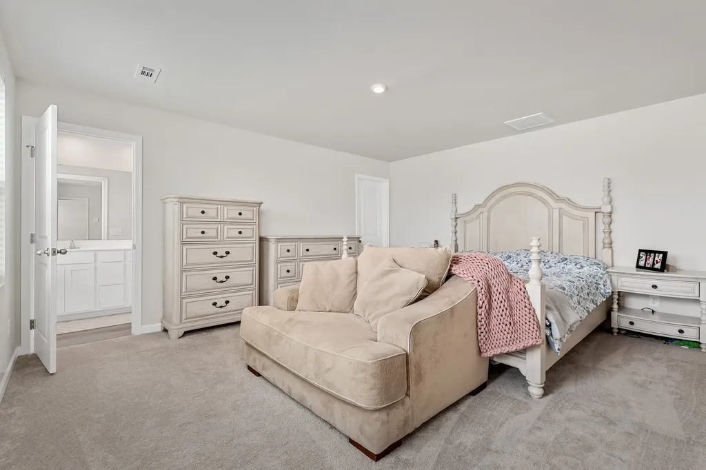 2450 Brokeshire Drive White House TN 37188