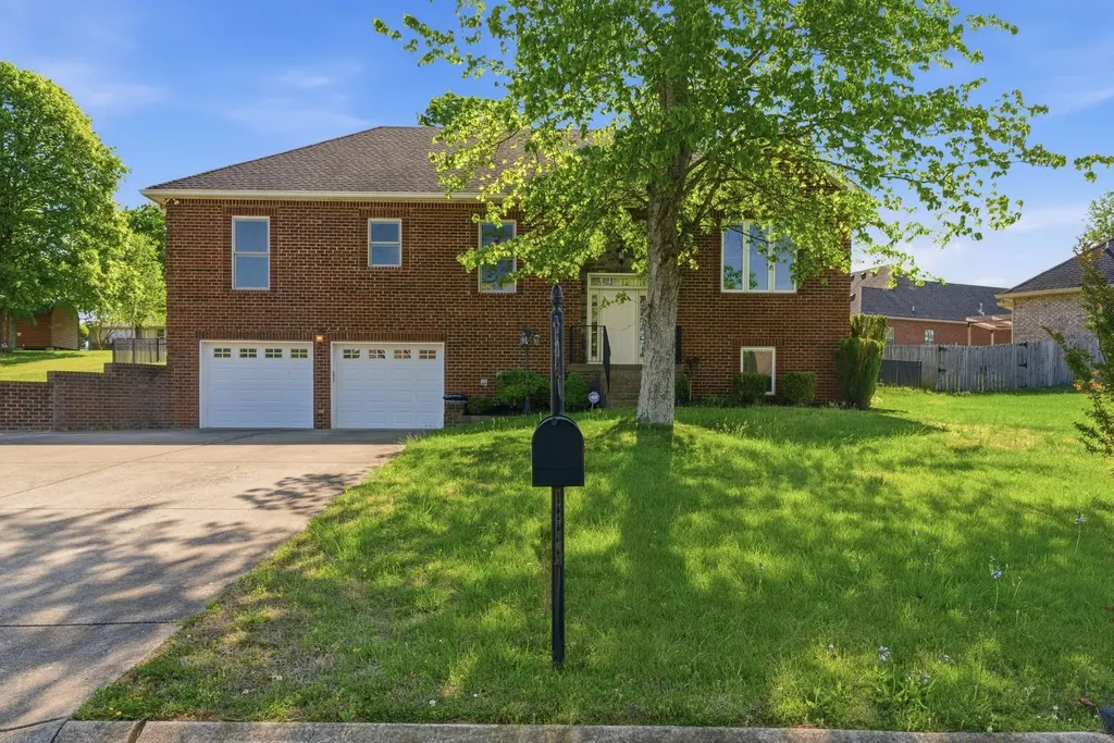 2010 Rebekah Drive Greenbrier TN 37073
