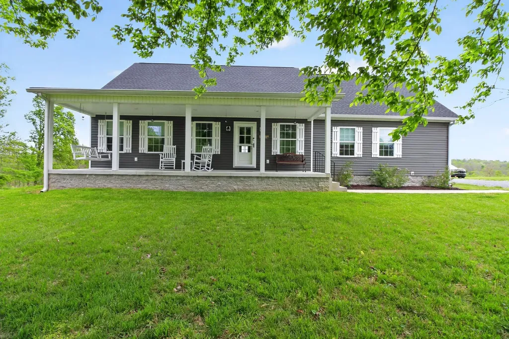 1885 Oak Grove Road Red Boiling Springs TN 37150