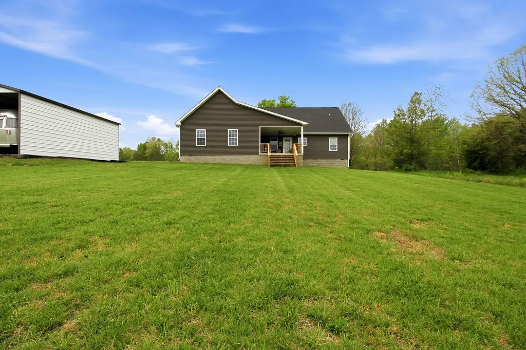 1885 Oak Grove Road Red Boiling Springs TN 37150