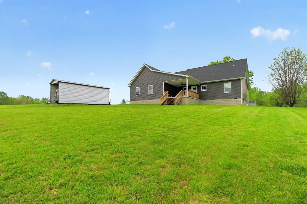 1885 Oak Grove Road Red Boiling Springs TN 37150