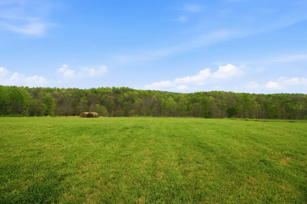 1885 Oak Grove Road Red Boiling Springs TN 37150