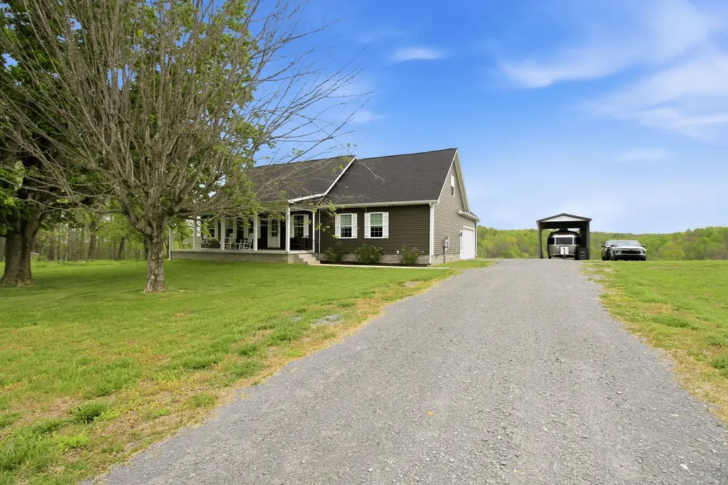 1885 Oak Grove Road Red Boiling Springs TN 37150