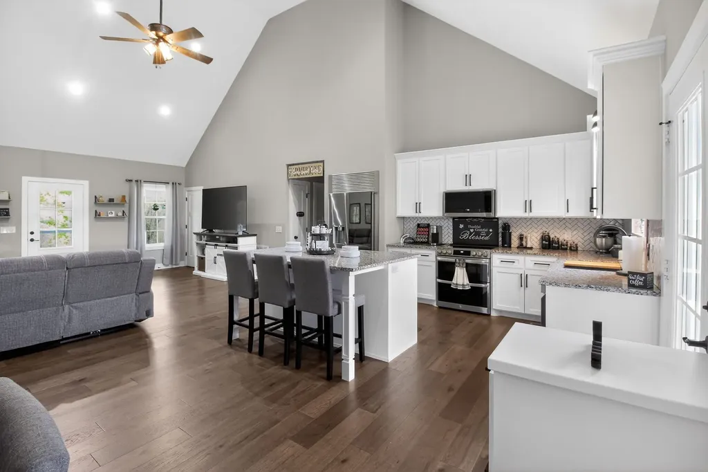 1885 Oak Grove Road Red Boiling Springs TN 37150