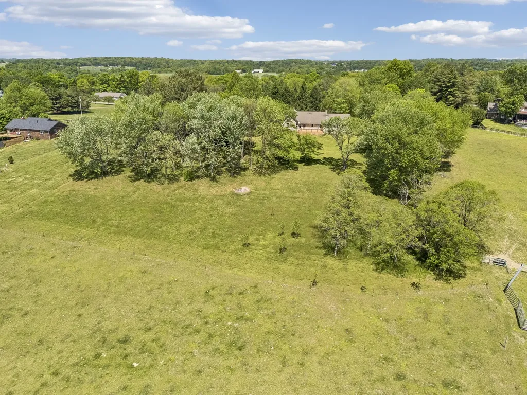 1690 Lawrence Lane Springfield TN 37172