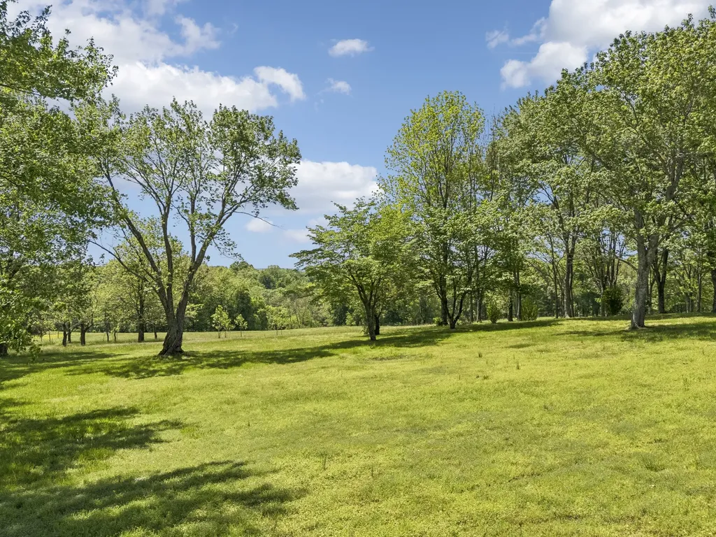 1690 Lawrence Lane Springfield TN 37172