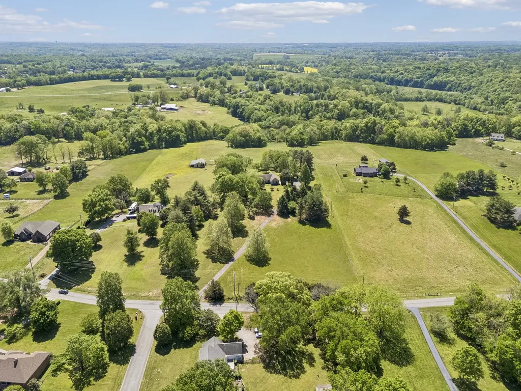 1690 Lawrence Lane Springfield TN 37172