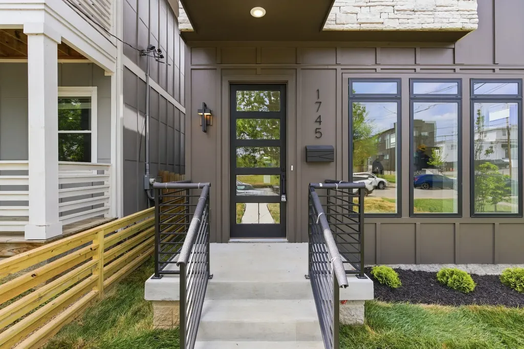1745 16th Ave, N Nashville TN 37208