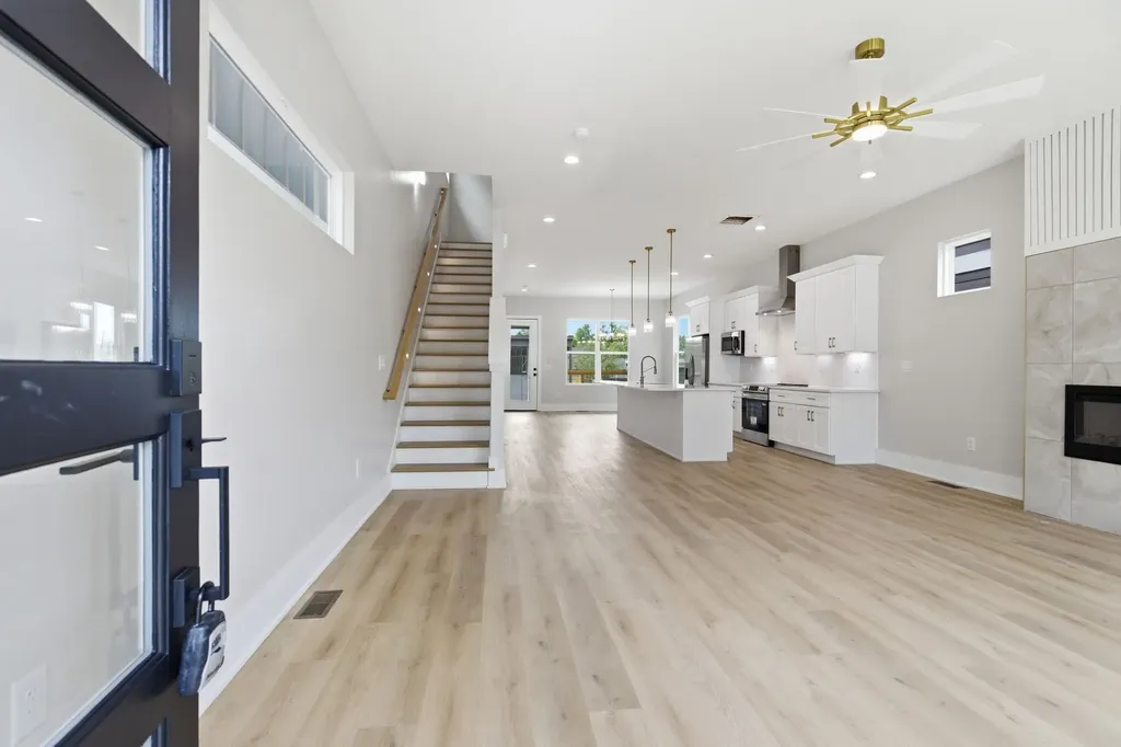 1745 16th Ave, N Nashville TN 37208