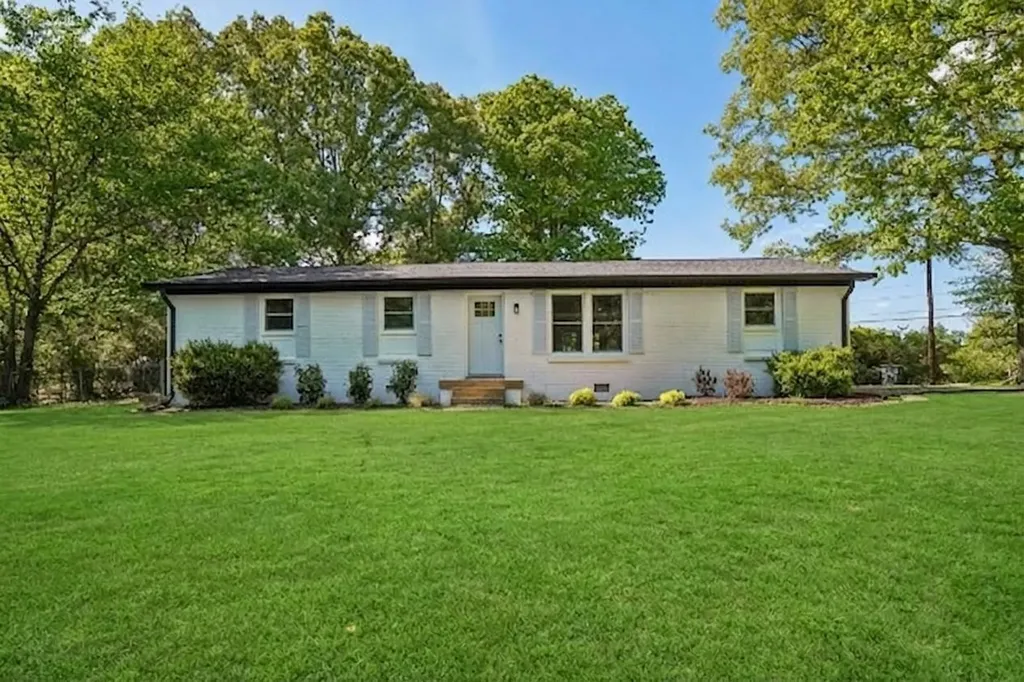 1013 Copper Still Circle Kingston Springs TN 37082