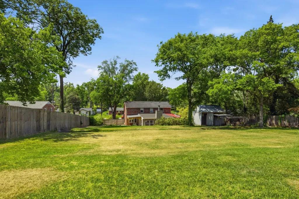 4824 Briarwood Drive Nashville TN 37211