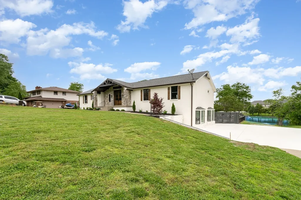 95 Short Drive Mount Juliet TN 37122