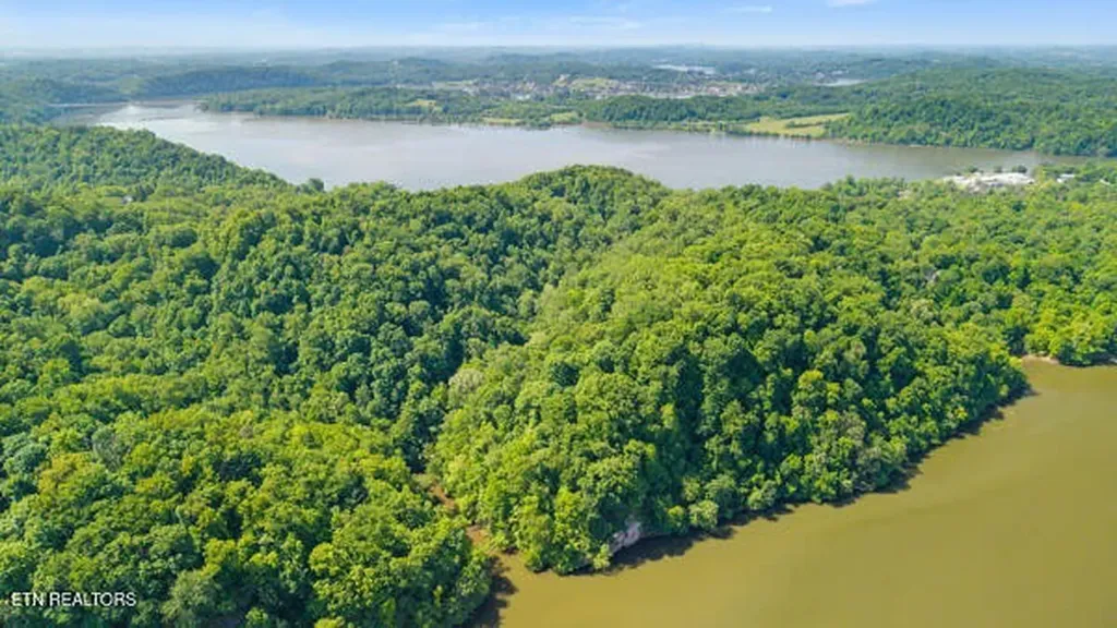 2050 Jones Bend Road Louisville TN 37777
