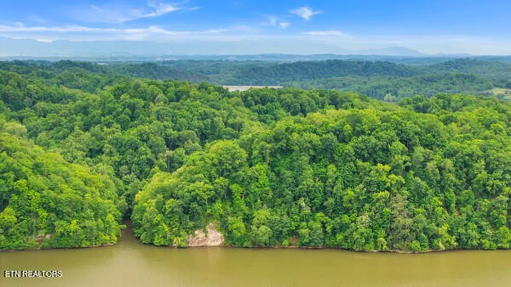 2050 Jones Bend Road Louisville TN 37777