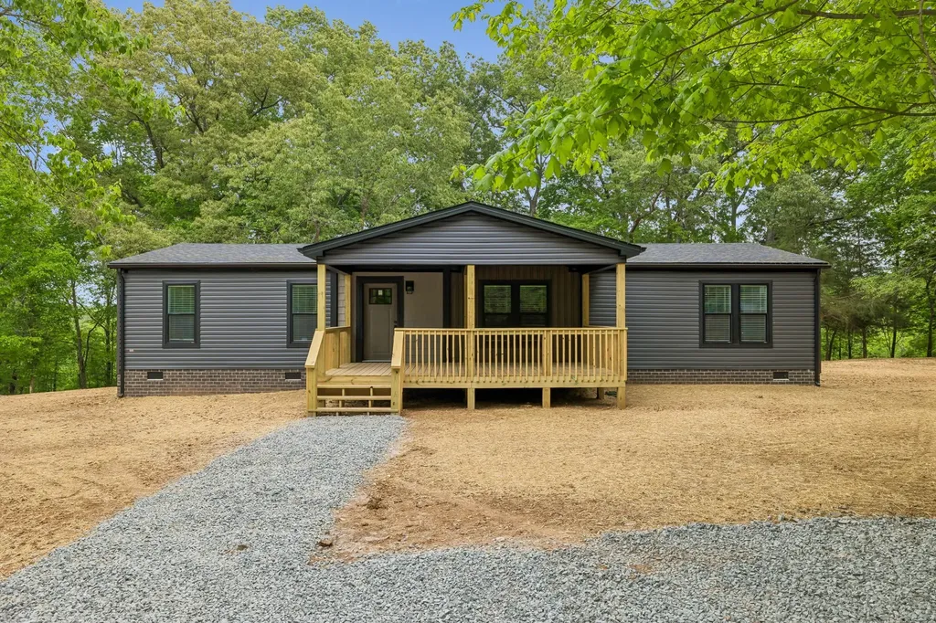272 Portland Lake Road Portland TN 37148