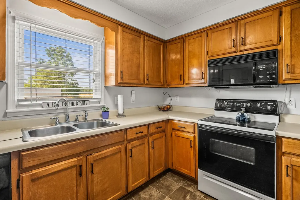 3922 Armstrong Road Springfield TN 37172