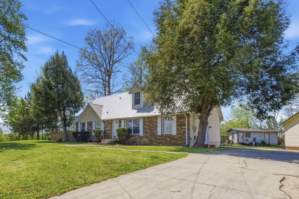 800 R S Bradley Boulevard Clarksville TN 37042