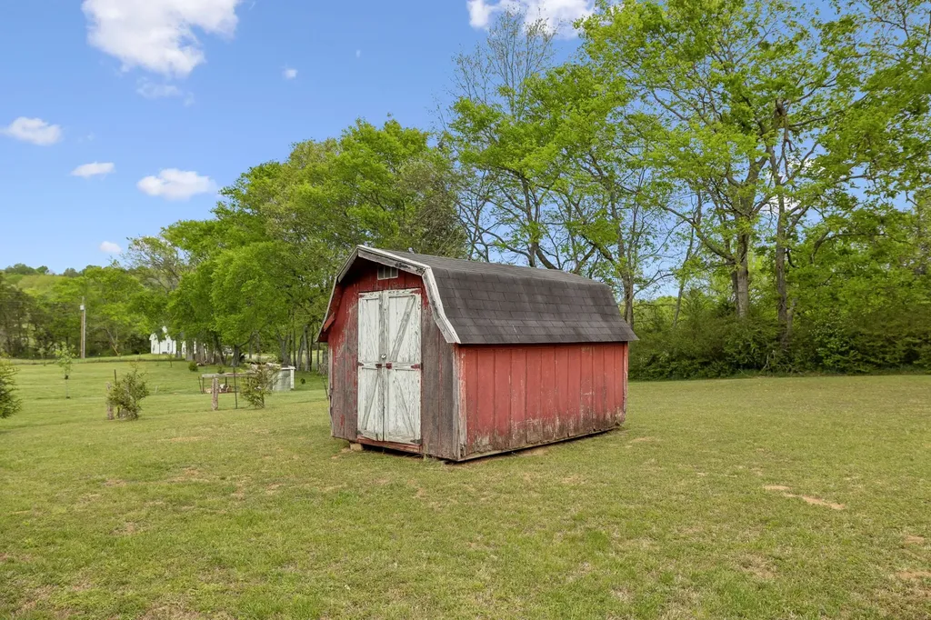 7102 Hartsville Pike Lebanon TN 37087