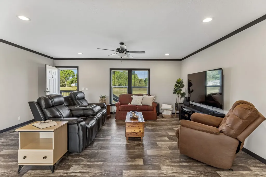 2089 Bear Creek Pike Columbia TN 38401