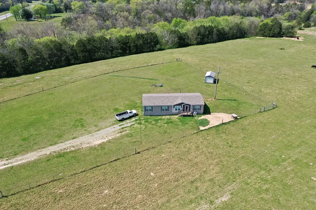2089 Bear Creek Pike Columbia TN 38401