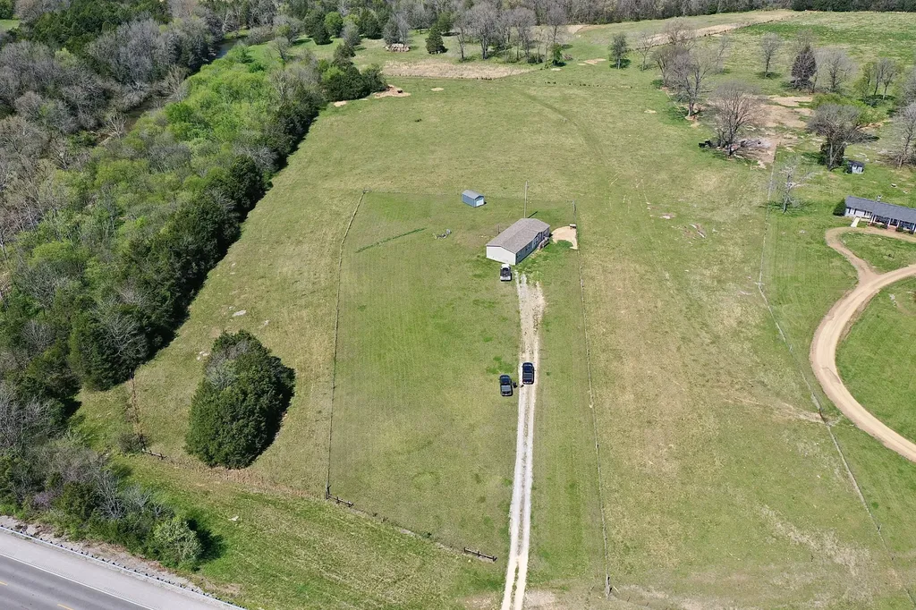 2089 Bear Creek Pike Columbia TN 38401