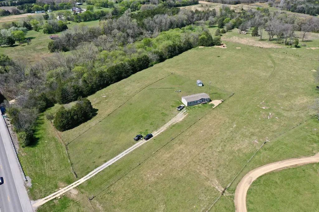 2089 Bear Creek Pike Columbia TN 38401