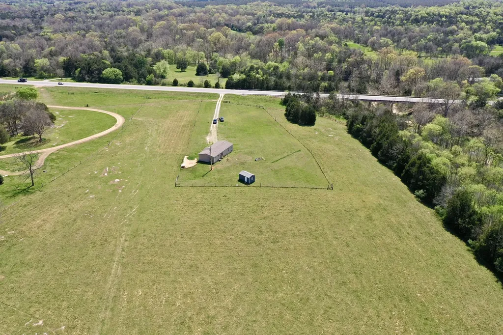 2089 Bear Creek Pike Columbia TN 38401