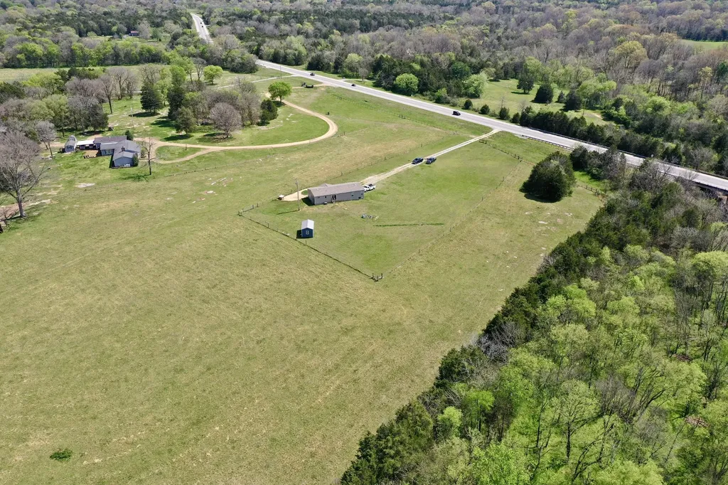 2089 Bear Creek Pike Columbia TN 38401