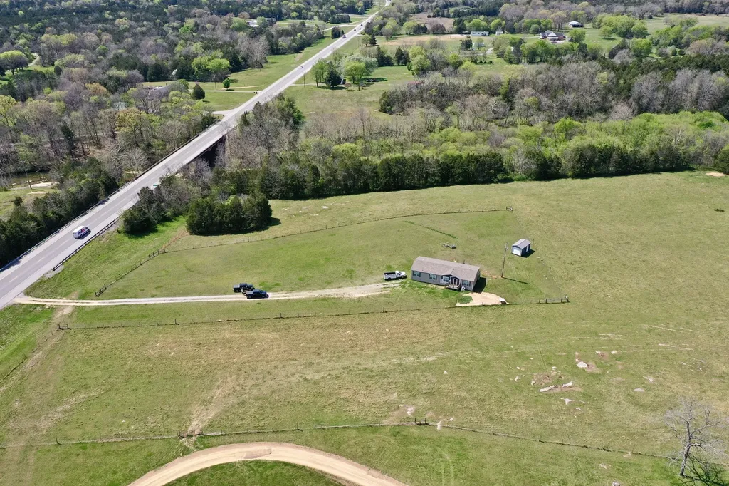 2089 Bear Creek Pike Columbia TN 38401