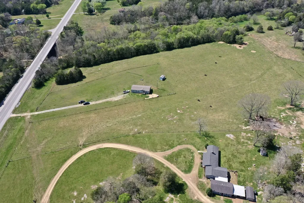 2089 Bear Creek Pike Columbia TN 38401