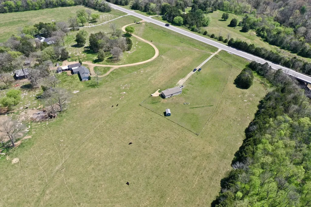 2089 Bear Creek Pike Columbia TN 38401
