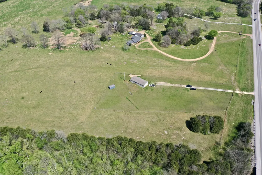 2089 Bear Creek Pike Columbia TN 38401