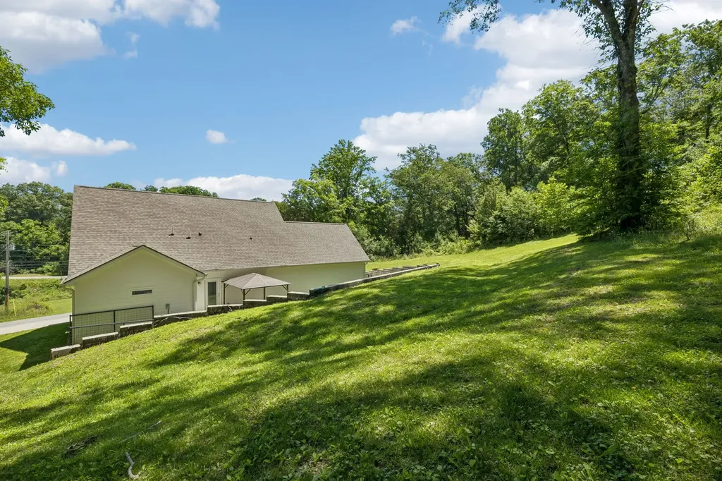 1016 Forestwood Road Ashland City TN 37015