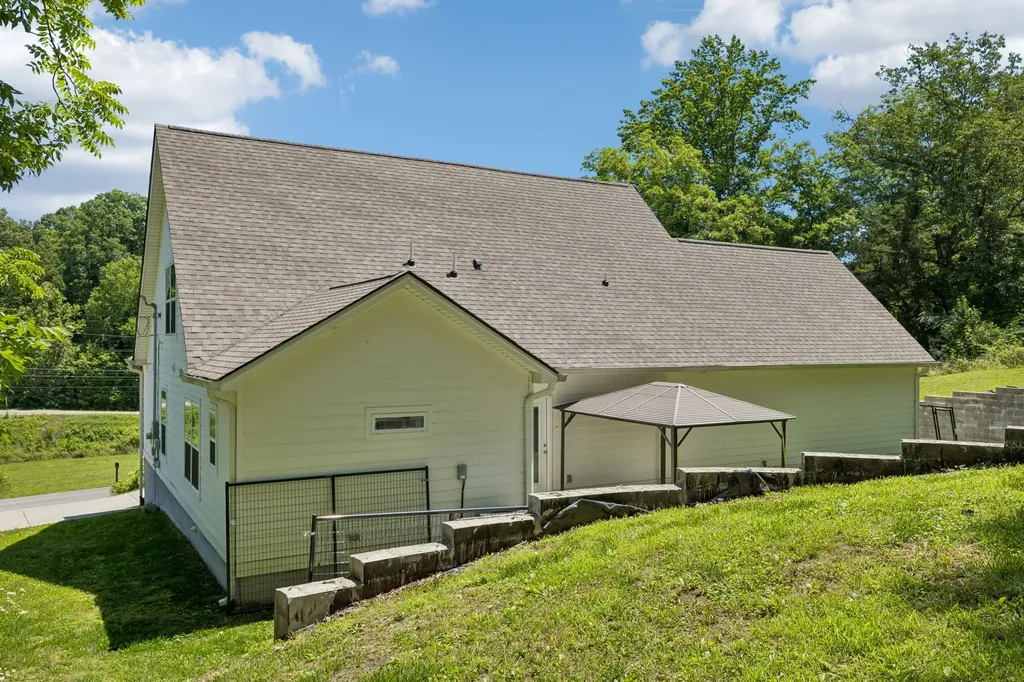 1016 Forestwood Road Ashland City TN 37015