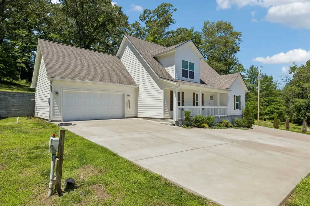 1016 Forestwood Road Ashland City TN 37015