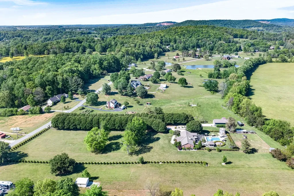 2235 Hidden Cove Road Cookeville TN 38506