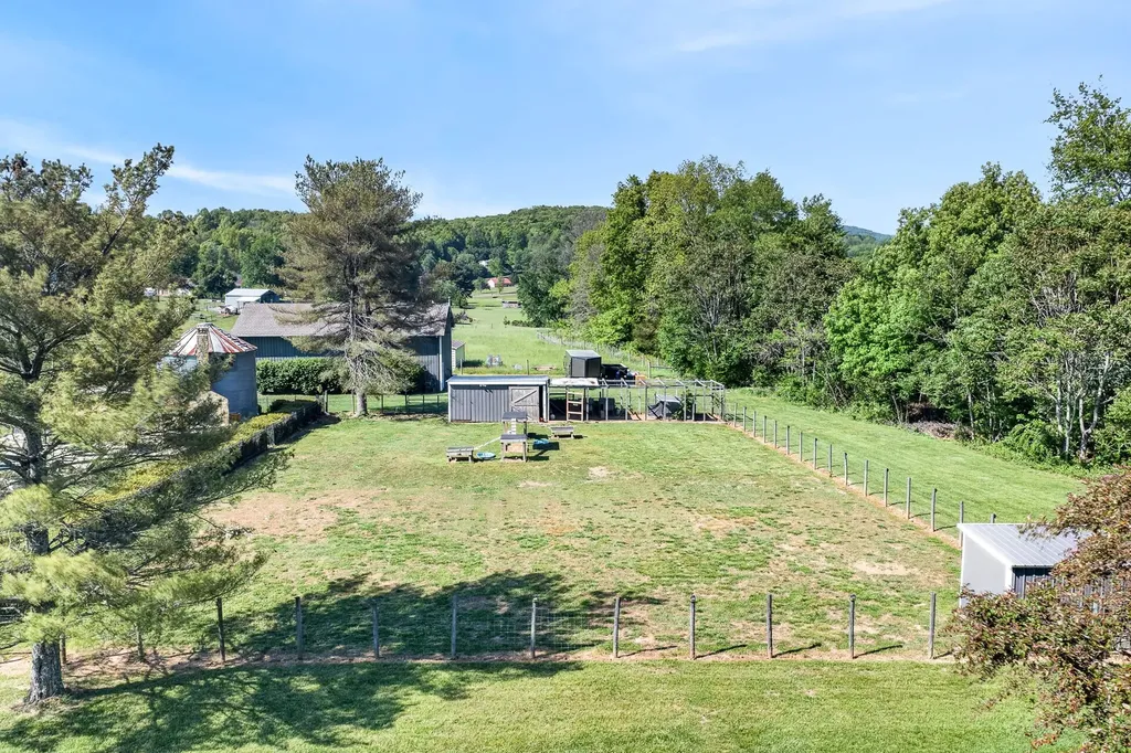 2235 Hidden Cove Road Cookeville TN 38506