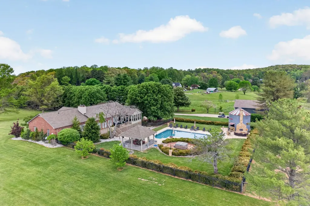 2235 Hidden Cove Road Cookeville TN 38506