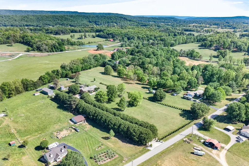 2235 Hidden Cove Road Cookeville TN 38506