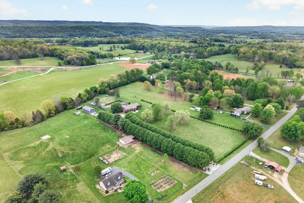 2235 Hidden Cove Road Cookeville TN 38506