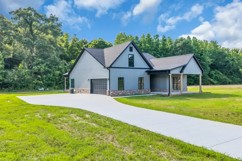 2728 Bains Road Hillsboro TN 37342