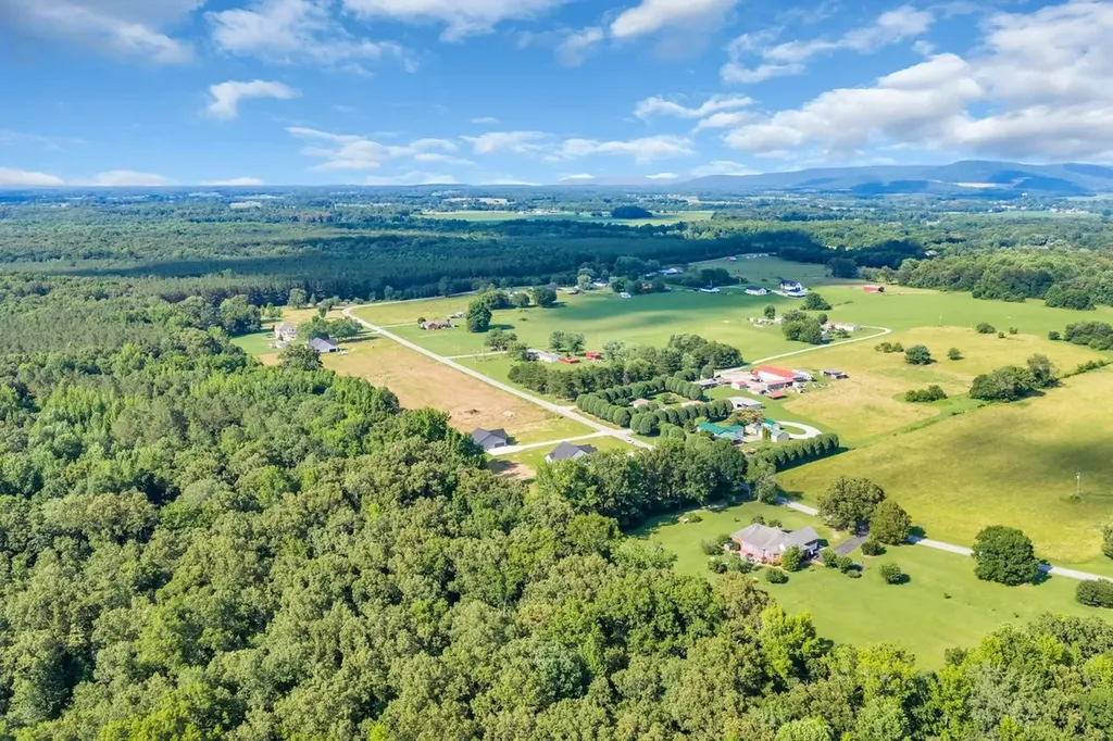 2728 Bains Road Hillsboro TN 37342