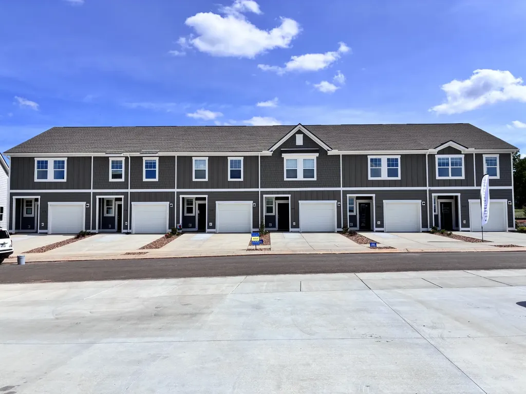 212 Darlington Drive Dickson TN 37055
