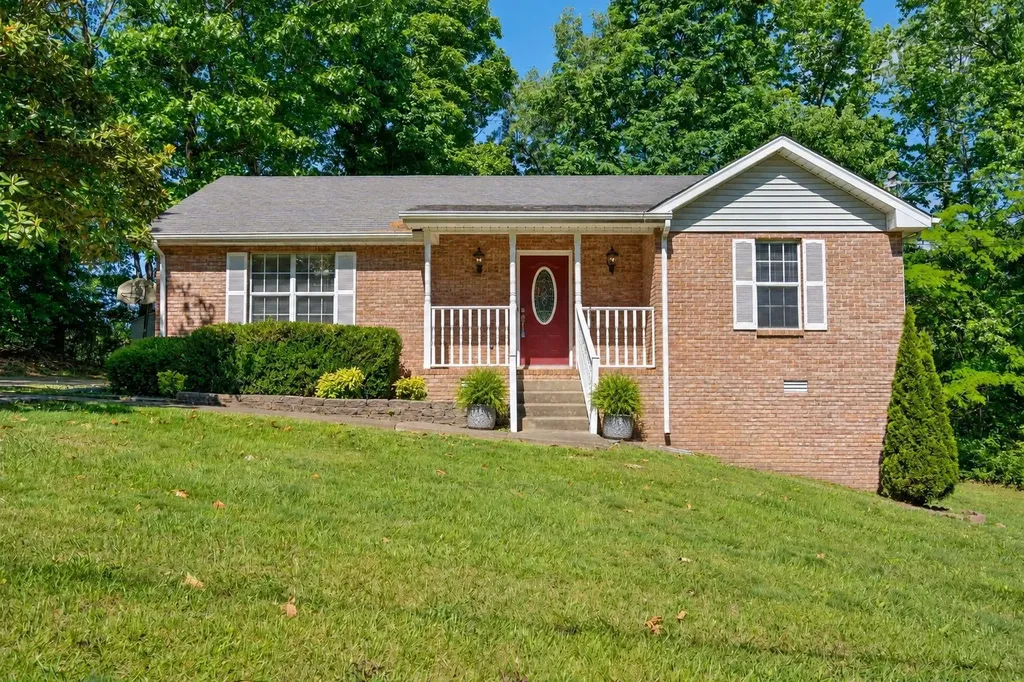 208 Luther Court Dickson TN 37055