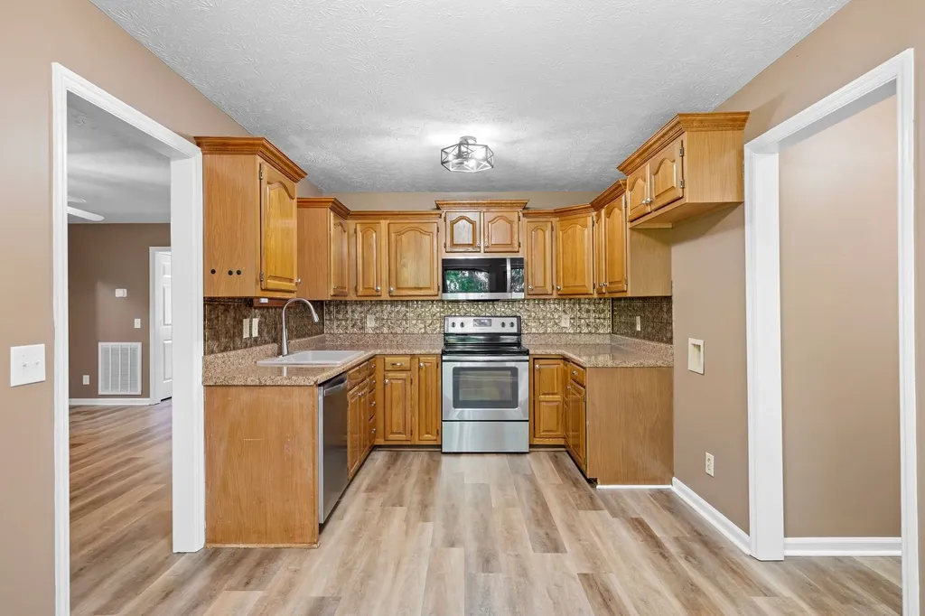 208 Luther Court Dickson TN 37055