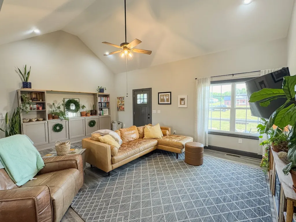 1828 Old Highway 52 Lafayette TN 37083