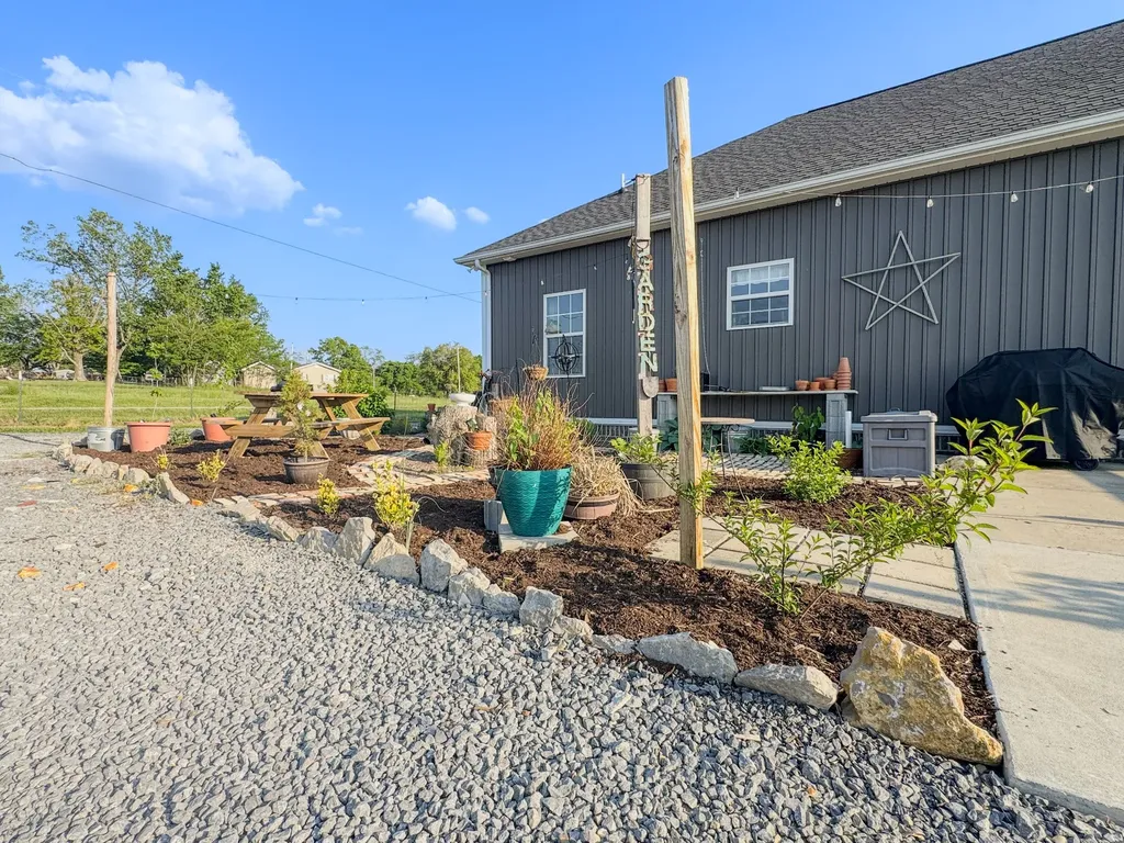 1828 Old Highway 52 Lafayette TN 37083
