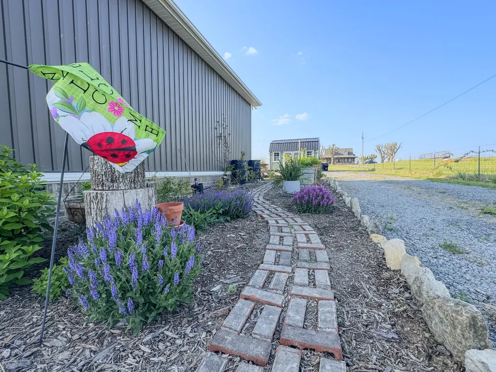 1828 Old Highway 52 Lafayette TN 37083